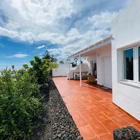 Holiday home Casa Bella Vista Frente Al Mar Y Piscina Natural. *